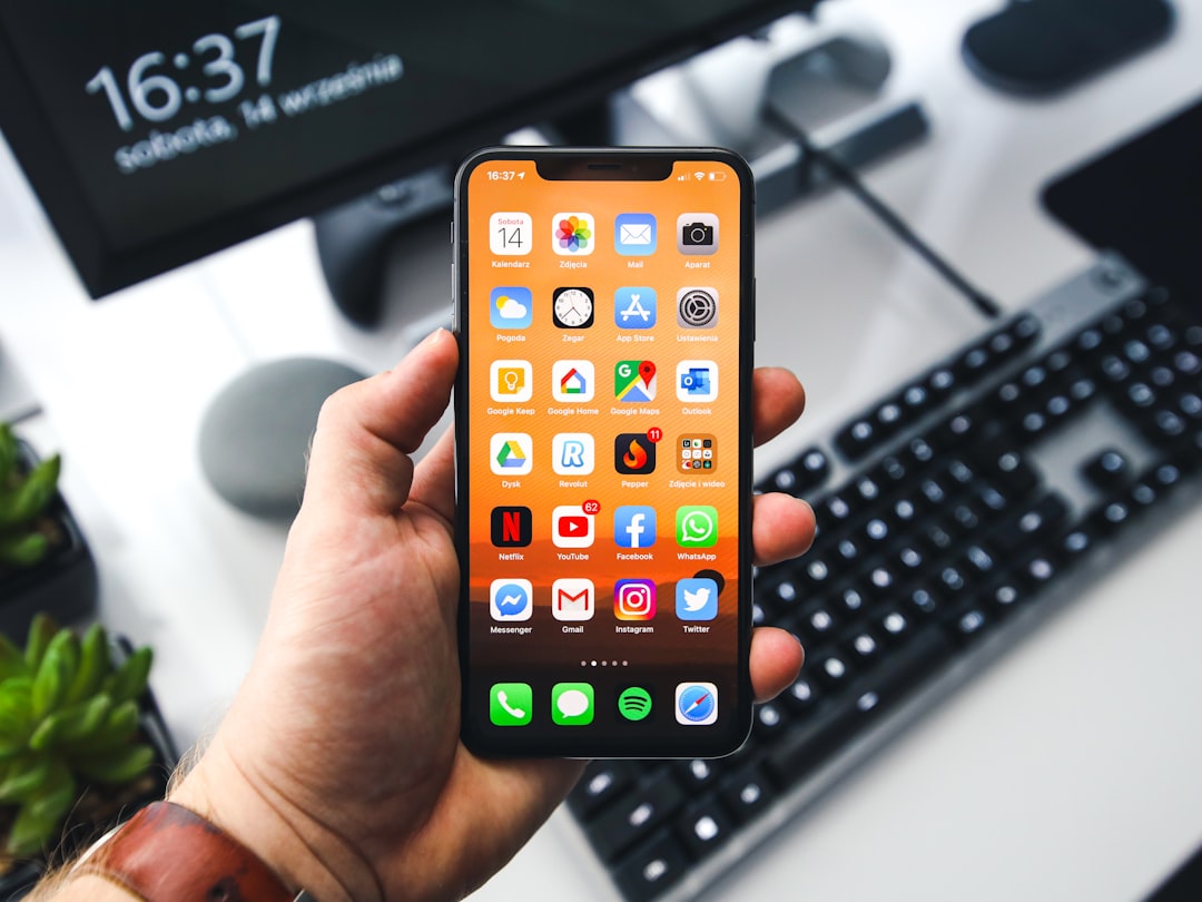 Apple closes the gap with Android by bringing iPhone-to-Windows clipboard sync