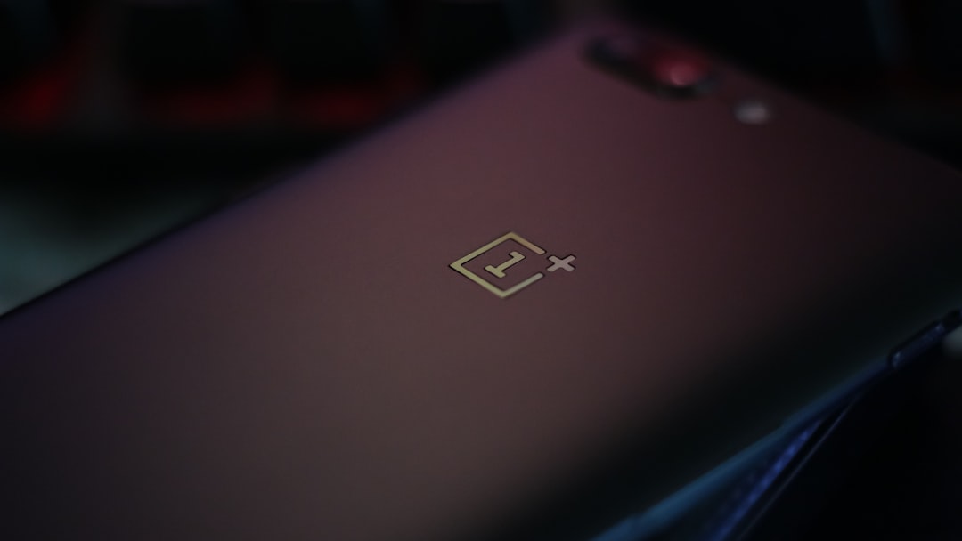 OnePlus esaurisce le scorte USA e conferma l'addio al mercato americano