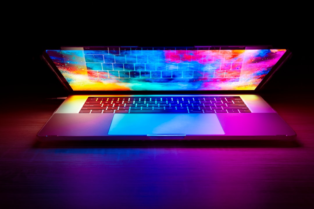 Asus Googlebook CX9406 appare nei render: telaio in lega ceramica e barra LED Glowbar