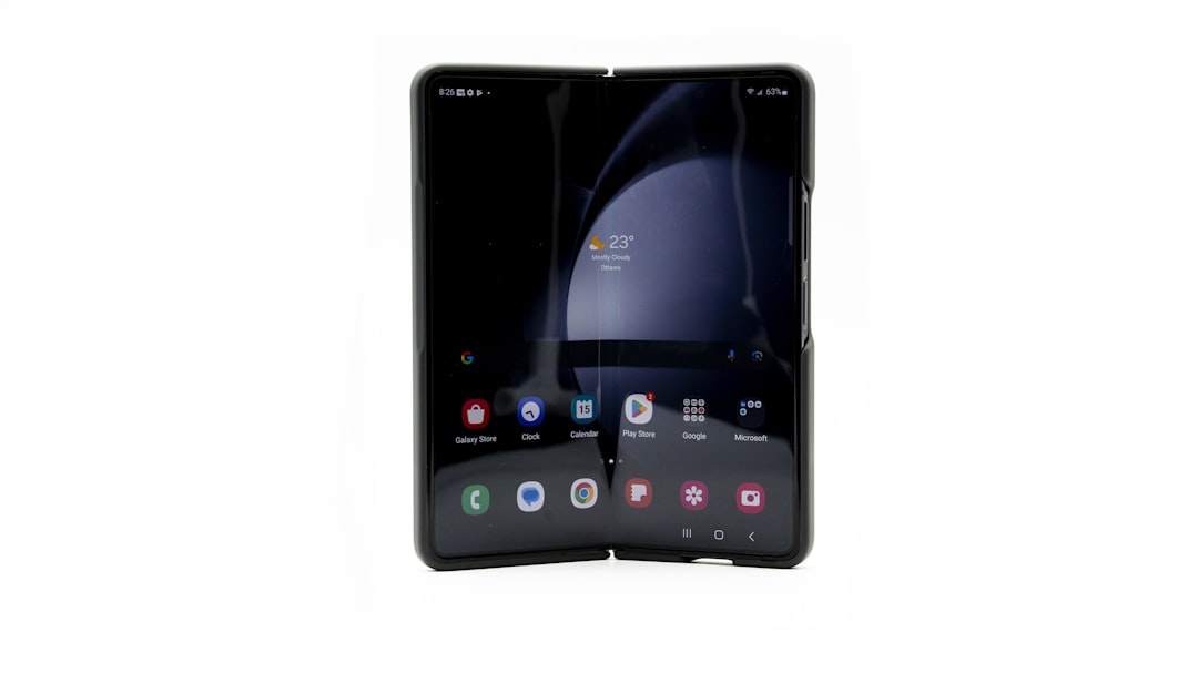 Le vendite di smartphone pieghevoli cresceranno del 20% nel 2026 grazie a iPhone Ultra di Apple