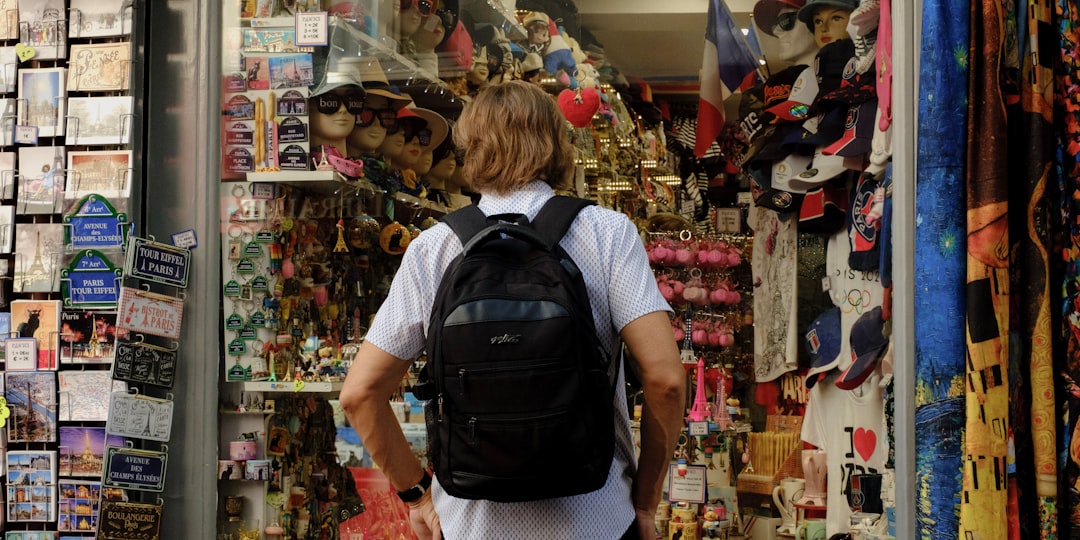 Best Buy lancia il Back to School 2026 con sconti fino a 1.300 dollari su MacBook Pro e AirPods
