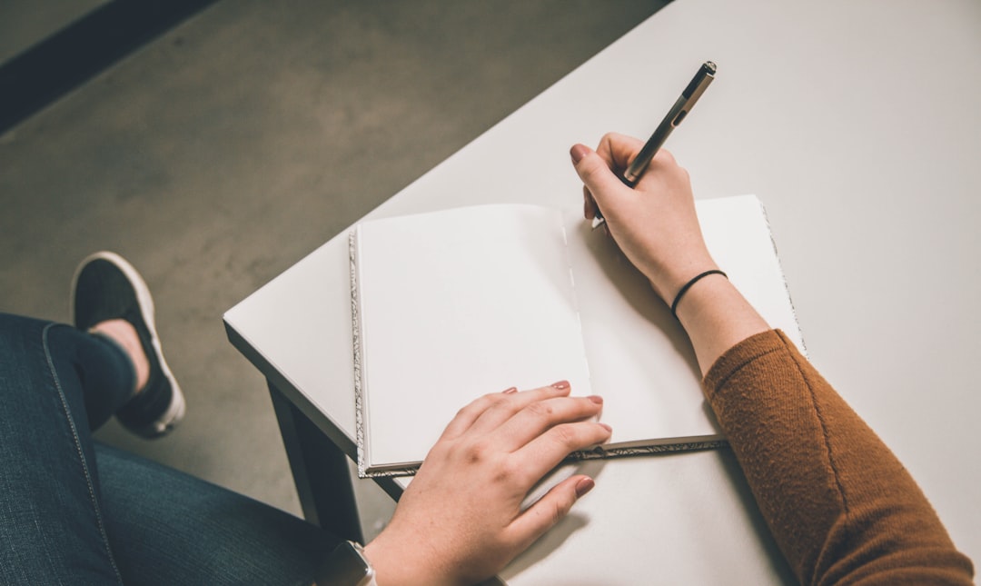 Long-form content che vende — guide ultimate, white paper ed ebook che generano lead