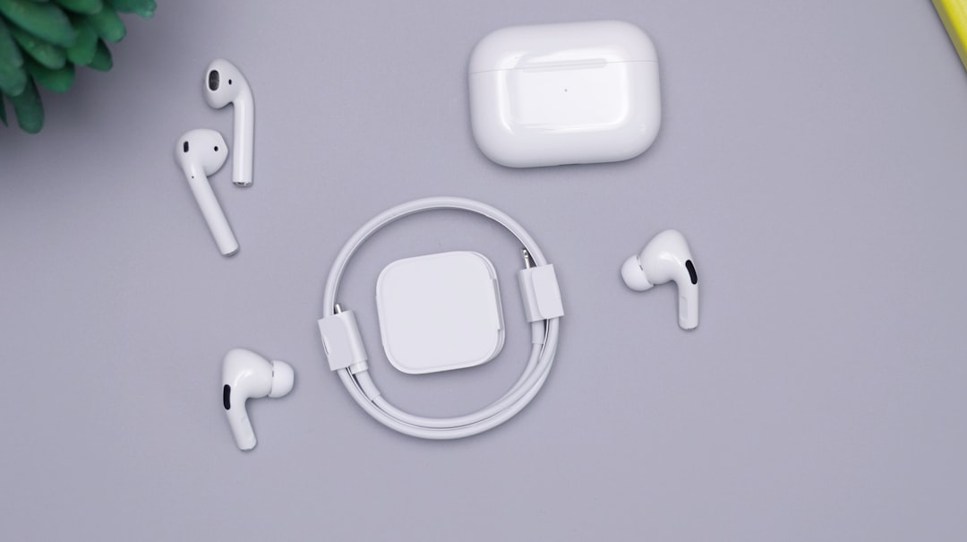 AirPods con fotocamera potrebbero debuttare a settembre con visual intelligence e VoiceOver potenziato