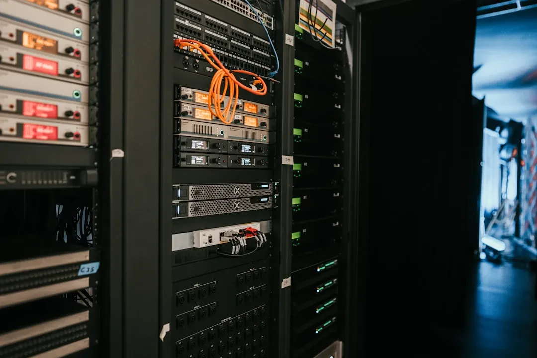 X smantella una bot farm cinese da 200.000 account che spingeva messaggi anti-AI sui data center