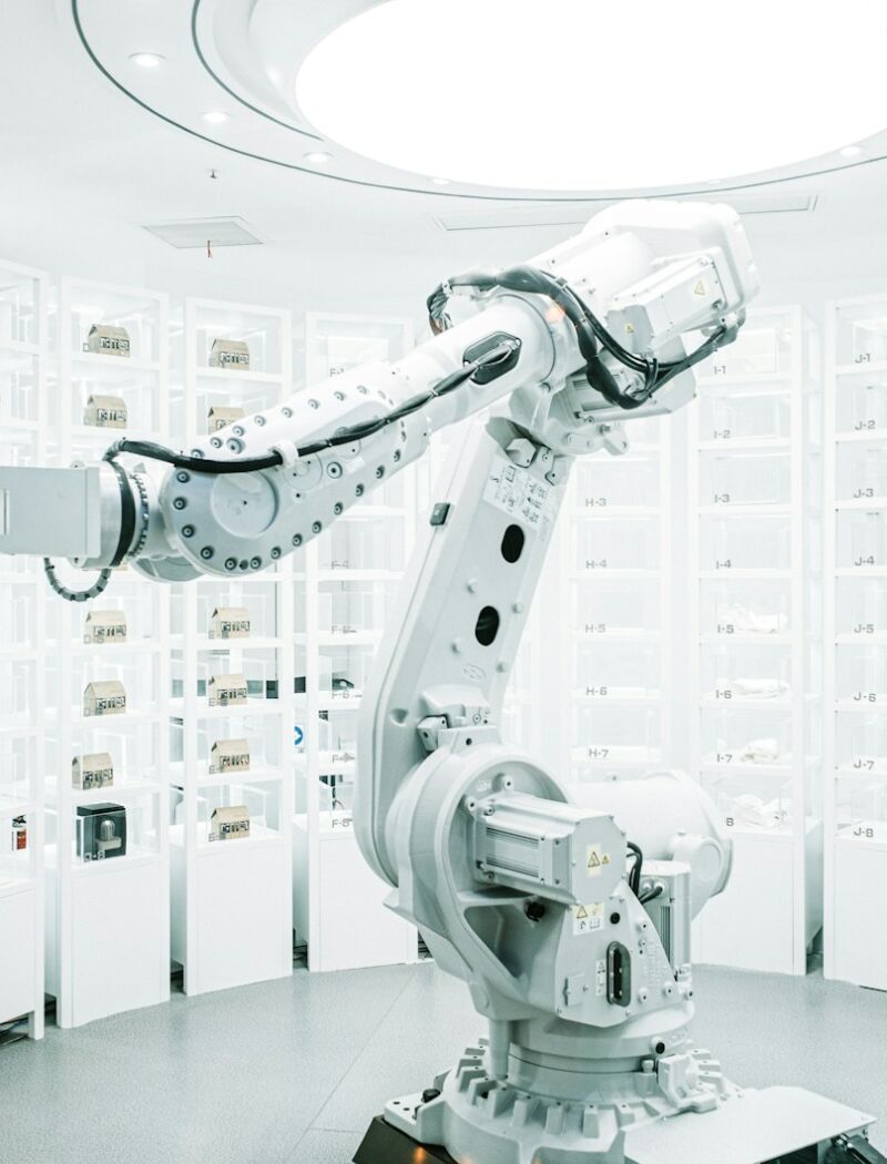 Robot industriali: che cosa sono, come funzionano e perché sostituiscono la manodopera