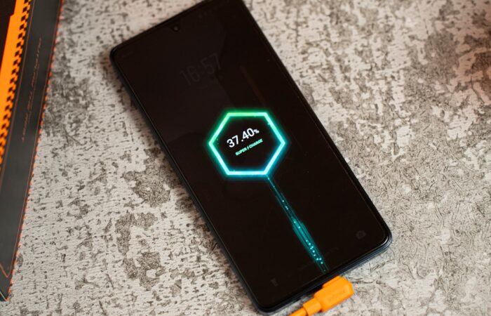 Ricarica rapida: che cos'è, come funziona e perché non è sempre innocua